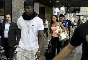 Balotelli flies home from Brazil